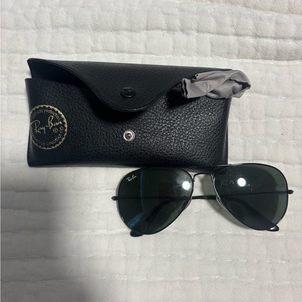 Ray-Ban Black Aviator Sunglasses with Black Case